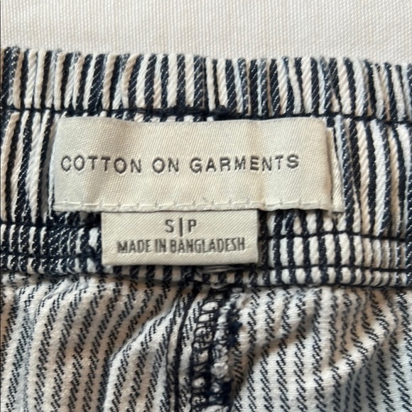 Cotton On Men’s Navy and White Striped Easy Shorts - Picture 3 of 6